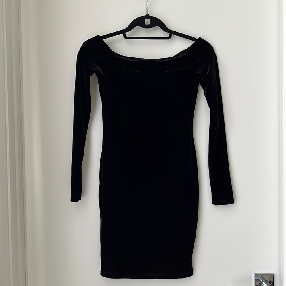 Styling for the holidays!! Black velvet off the shoulder fitted dress.